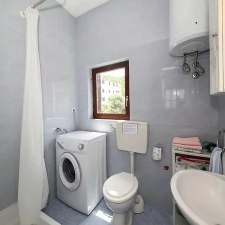 Cozy Beachfront - Five Bedroom Casa vacanze
