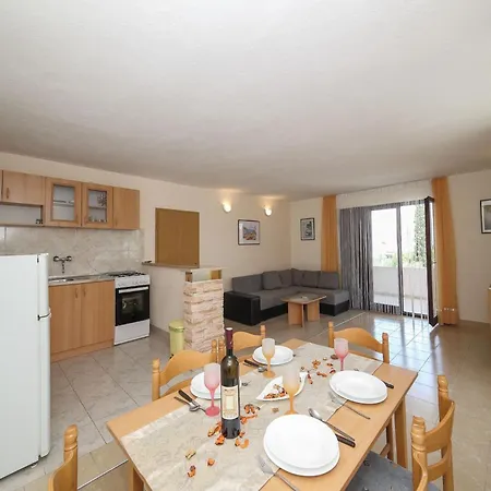 Cozy Beachfront - Five Bedroom Casa vacanze *